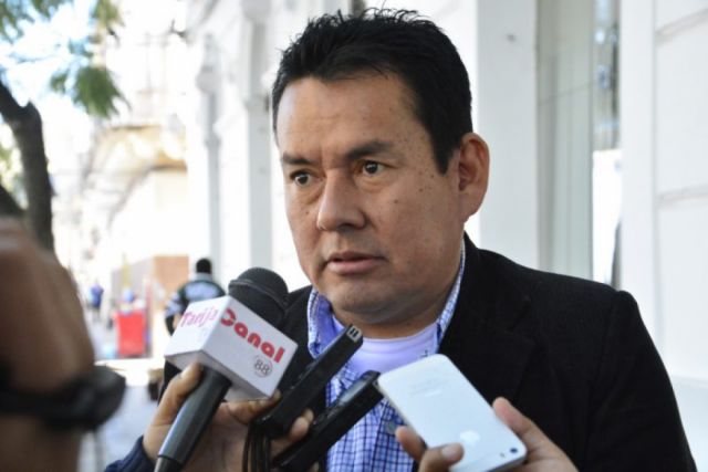 Suspenden audiencia  contra Vega por ir sin su abogado