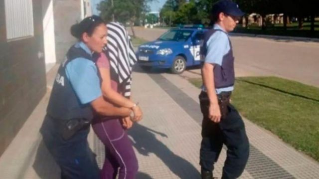 Condenan a maestra por abusar de menores