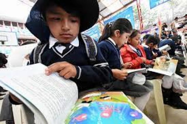 El Ministerio de Educación propone clases semipresenciales en dos grupos de lunes a sábado