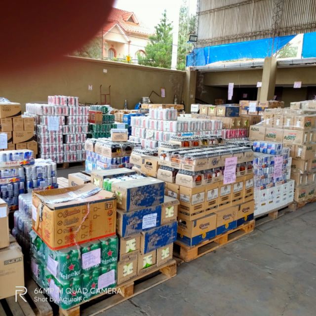 Destruyen 74 toneladas de bebidas de contrabando incautadas en Tarija
