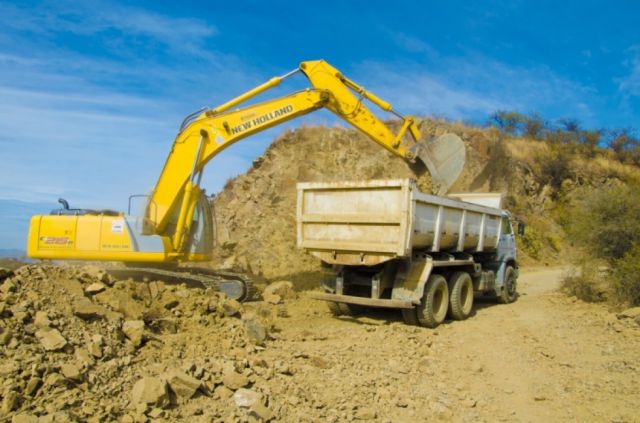 ALDT dilata proyecto de asfaltado para Obrajes en Tarija, comunarios reclaman