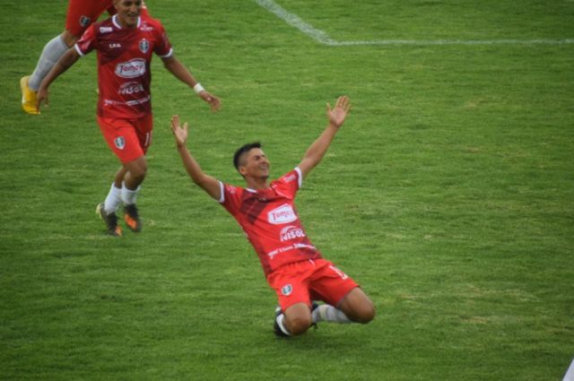 Tomayapo dejó fuera a García en el epílogo del partido