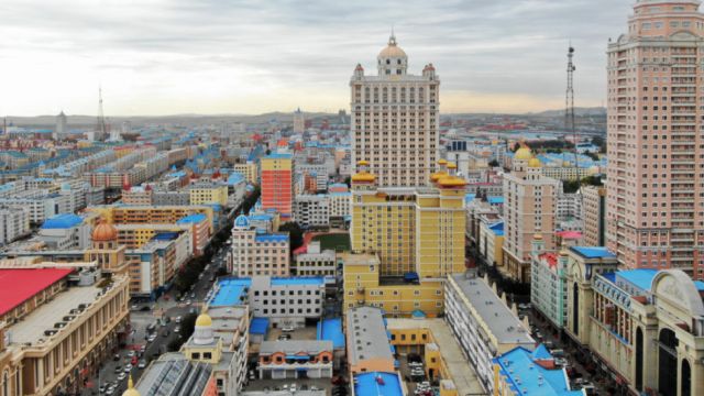 China cierra una ciudad y realizará pruebas a toda la población local tras confirmarse dos casos de coronavirus (VIDEO)