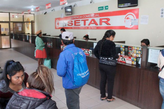 Tarija: Usuarios reclaman cortes de servicios, empresas se justifican
