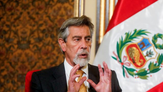 Presidente de Perú cambia los mandos policiales y da de baja a 15 generales tras la represión de manifestantes