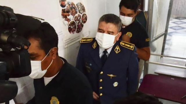Dictan detención domiciliaria para General de las FFAA acusado en caso Sacaba
