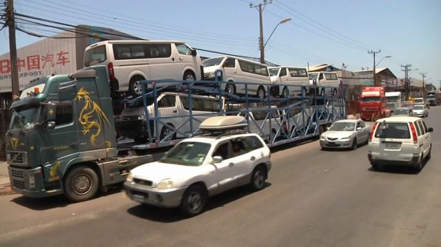 Arce abroga decreto que daba poder a Obras Públicas en importación de autos