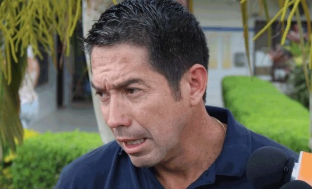 Cronenbold: “Si persiguen a Camacho, voy a levantar mi candidatura”