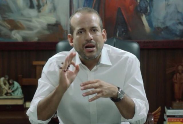 Fiscalía admite denuncia contra Luis Fernando Camacho y su padre, por terrorismo