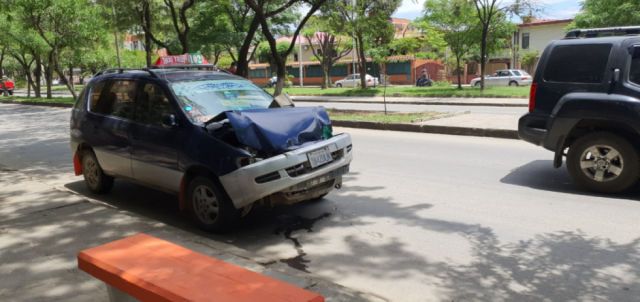 Tarija: Accidente de tránsito en Av. Víctor Paz deja daños considerables
