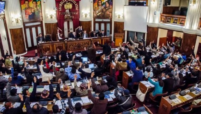 El MAS dice que respetará los 2/3 para posible juicio de responsabilidades contra Áñez