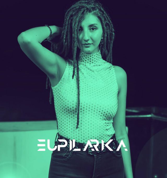“Es algo íntimo seleccionar  lo que vas a poner en un set,  es transmitir lo que has sentido  en ese momento. Es por eso que no hay un Dj igual a otro” afirma Pilar.