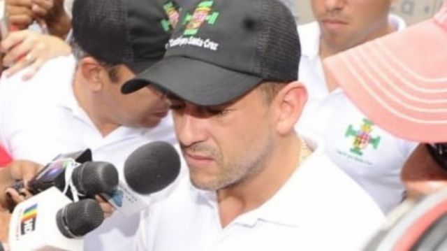 Fiscalía activa alerta migratoria contra Fernando Camacho, su padre y excomandantes