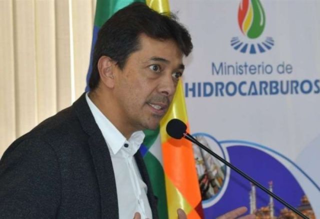 Petroleros demandan a exministro Zamora por paralizar planta de urea