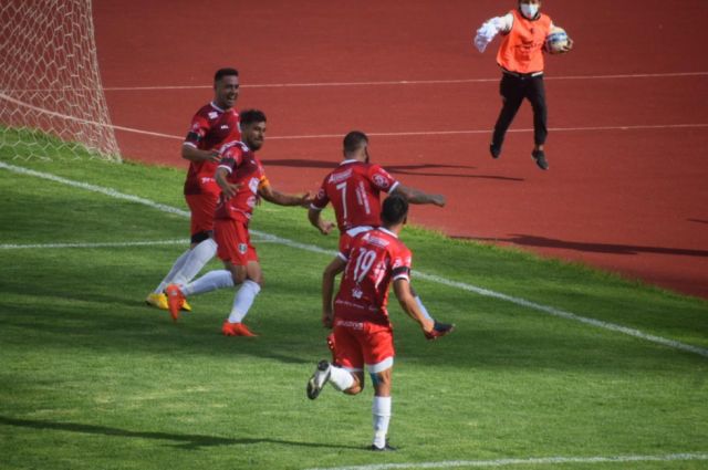 Real Tomayapo avanza a semis y queda a una llave de la División Profesional