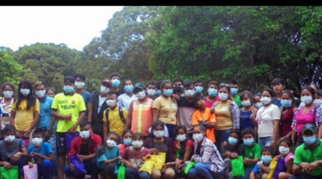 Jóvenes reforestadores cuidan los bosques mediante la implementación de cacao y castaña