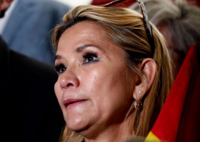 Califican la gestión de Áñez de "nefasta"