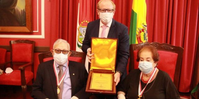 El tarijeño Milton Castellanos recibe reconocimiento al mérito empresarial
