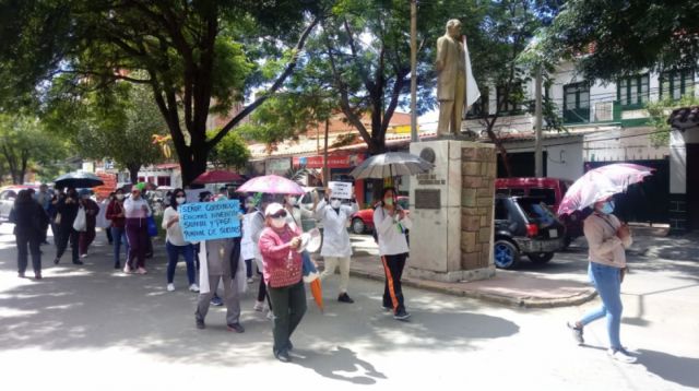 Profesionales de la salud se movilizan para exigir nivelación de salarios