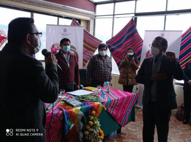 Jurista Víctor Hugo Aliaga jura como nuevo director departamental del INRA La Paz