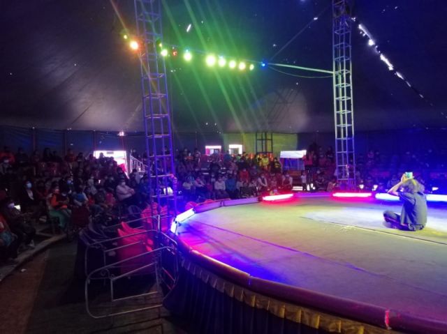 Función del Circo Hermanas Gasaui