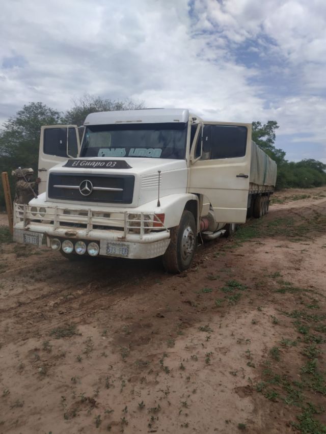 Uno de los camiones que transportaba la mercadería