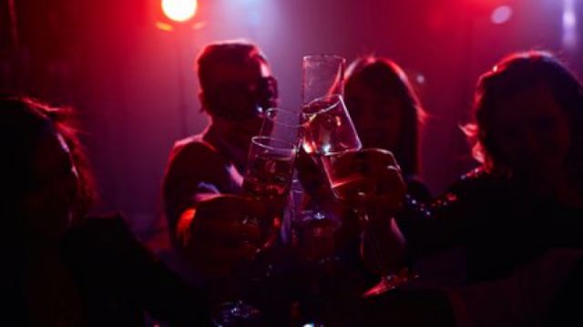 Santa Cruz: Persona que sabía que era portadora de Covid-19 se fue a beber a un bar