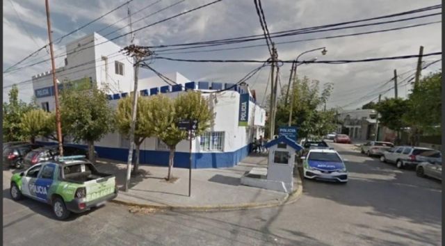 Golpean y patean en el piso a una anciana 