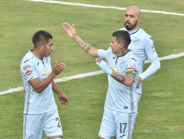 Bolívar gana a Real Santa  Cruz y es líder del torneo