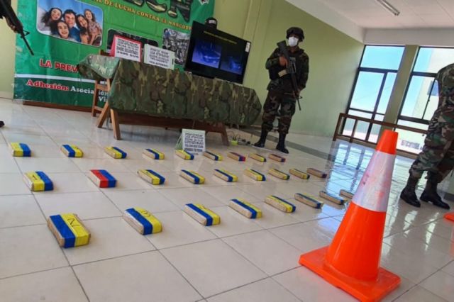 Tres personas encarceladas por transportar 30 kilos de cocaína en Tarija