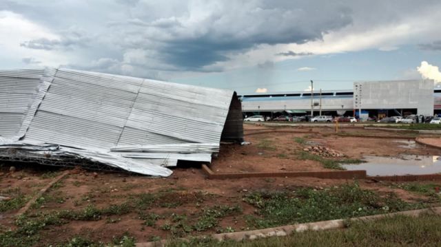Viento, lluvia y granizo se llevaron techos el sábado en Villa Montes 