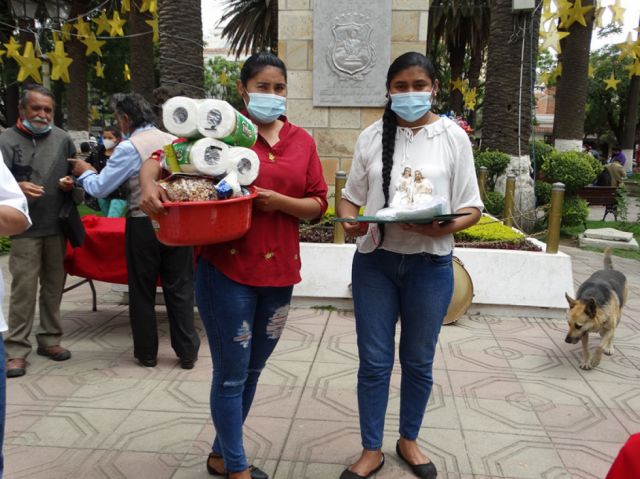 Las hermanas Higueras, ganadoras  del Primer Concurso de Banditas Típicas.  Foto: Cortesía Secretaría de Turismo y Cultura.