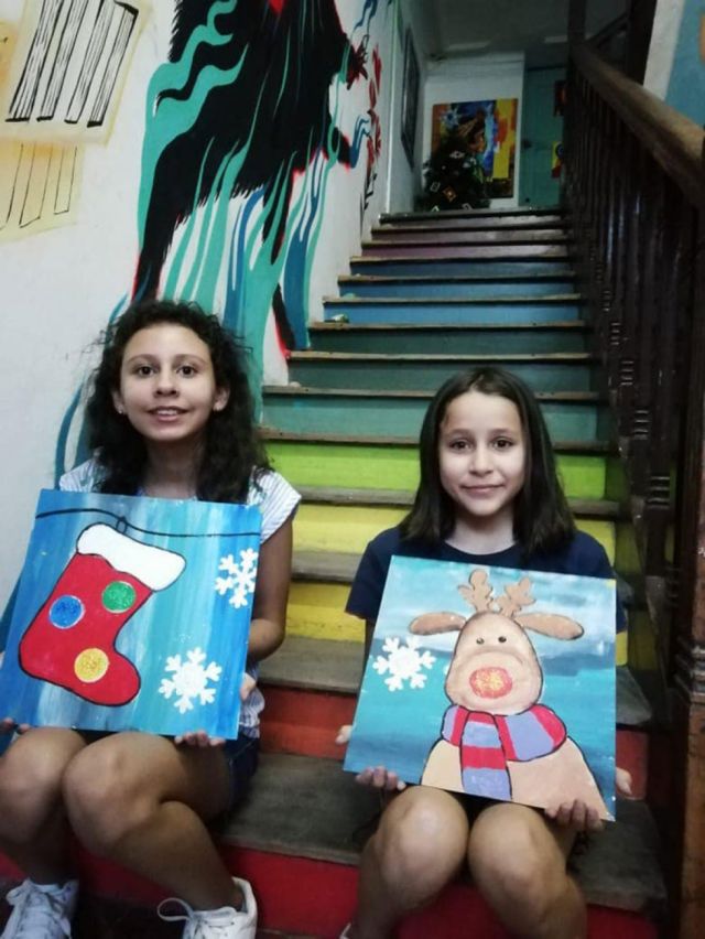 Fueron realizados cuadros  con motivos navideños.