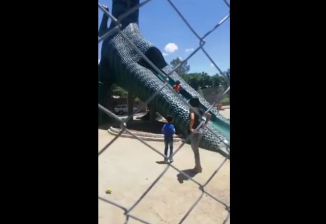 Peligro: Niños ya se resbalan en el "Dino" de Tarija, pese a que las refacciones continúan