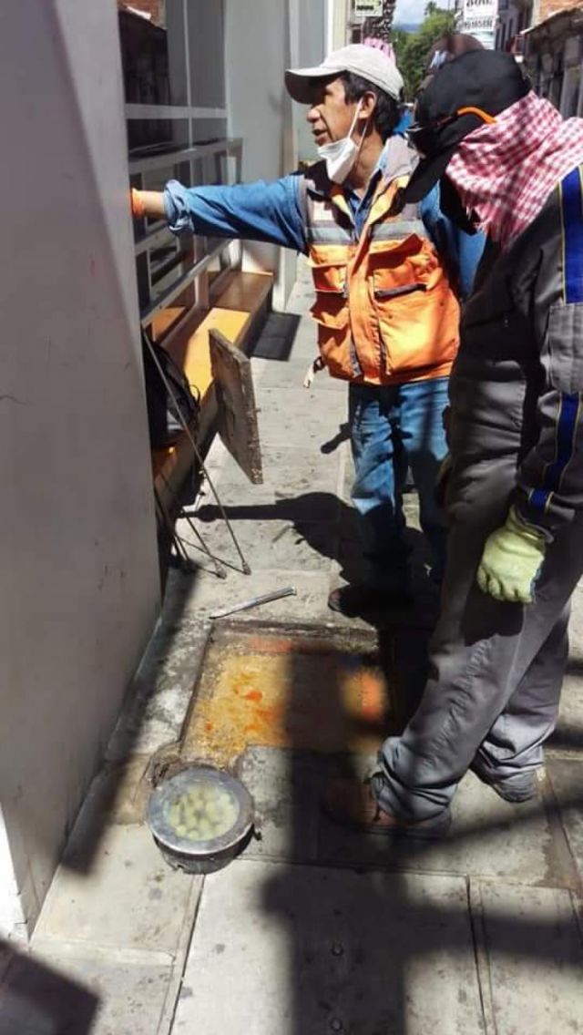 Tarija: Desechos colapsan cámaras del Mercado Central