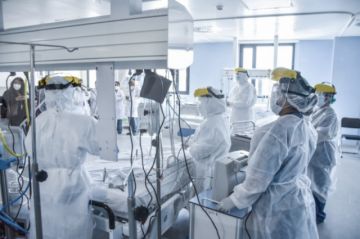 Arce pide a gobernadores contratar personal de salud