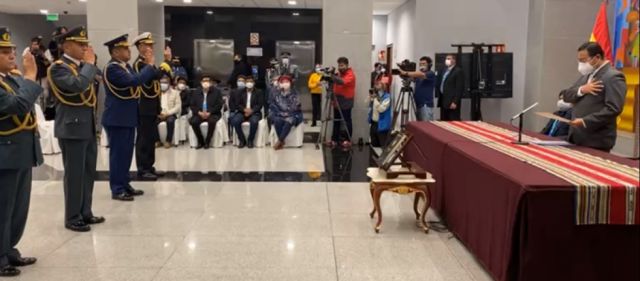 Presidente Arce posesiona al nuevo mando militar de las FFAA de Bolivia