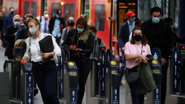 ¿Por qué es necesario seguir usando mascarilla después de vacunarse contra el covid-19?