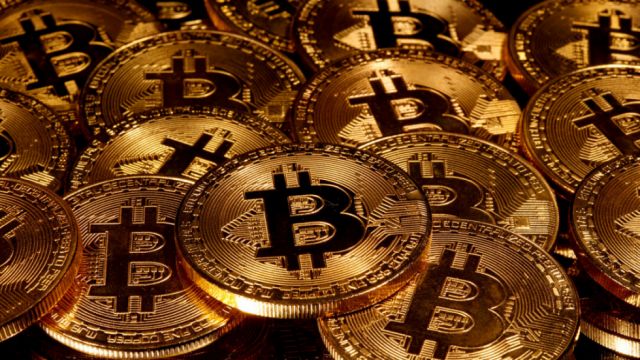 El precio del bitcóin supera por primera vez los 33.000 dólares tras establecer tres máximos históricos en un día