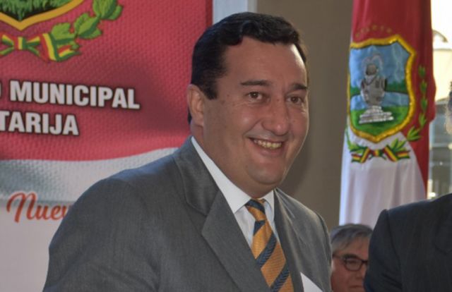 El paso al costado de Pica Lema