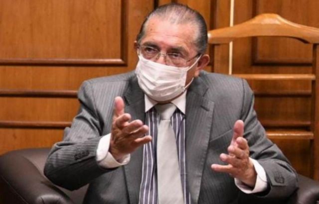 Pozo asegura que regiones disponen de recursos para recontratar médicos