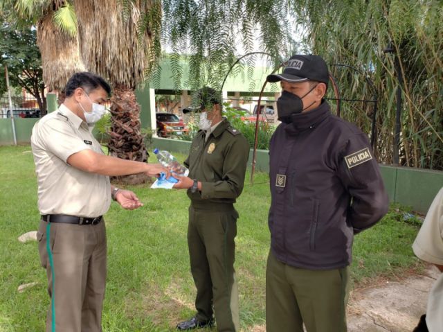 Policía en Tarija inicia suministro de Ivermectina y entrega de insumos a sus efectivos