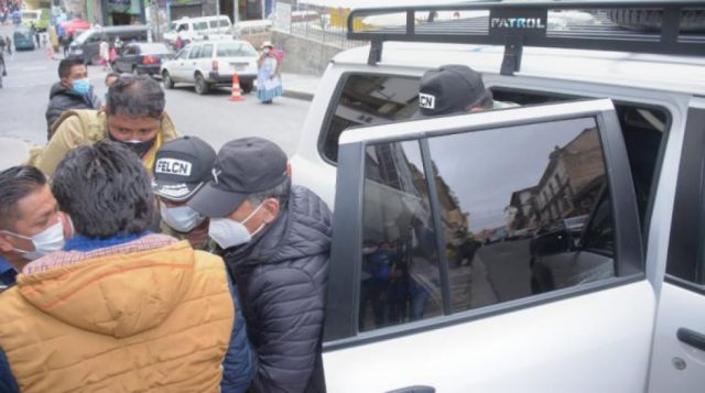Exgeneral llega a Bolivia tras cumplir condena por narcotráfico en EEUU