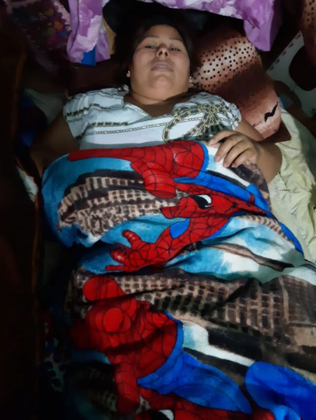El dolor de Irma, una madre  sola, enferma y sin dinero