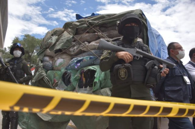 Golpe al contrabando: Interceptan  dos camiones con ropa y zapatos usados
