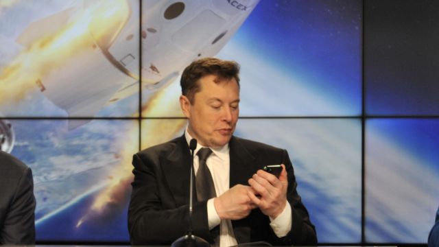 Elon Musk insta a las personas a unirse a Signal 
