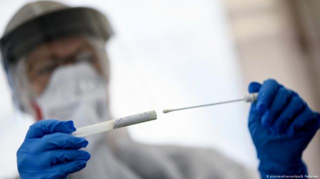 Arce anuncia que el lunes llegan 650 mil pruebas de antígeno nasal para detección de Covid
