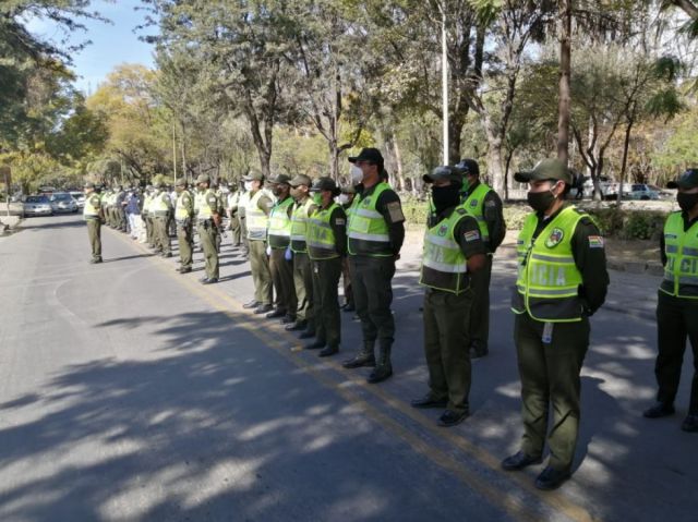 Policía registra 306 infectados por Covid y sugiere ‘reevaluar’ restricciónes