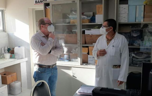 Gobernador Oliva inspecciona Sala de Terapia Intensiva Covid-19 del HRSJD