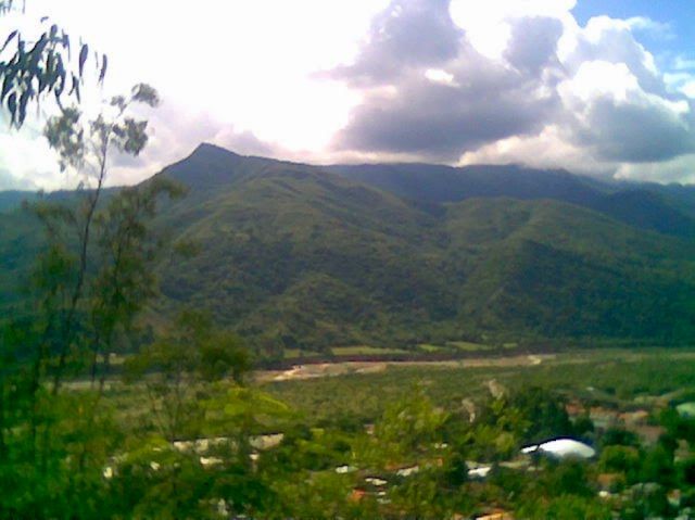 Río amenaza a 30 familias en Mamora Norte